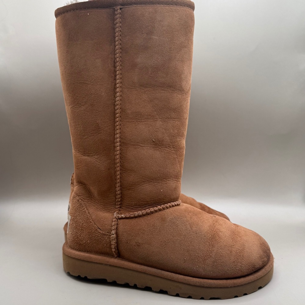 UGG Classic Tall Boots Kids Size 1 Shearling Suede Chestnut Brown 5229